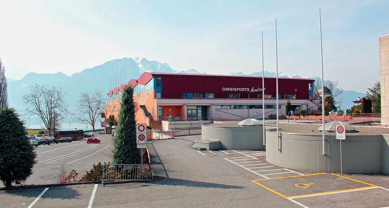 La salle Omnisports de Clarens, avec les Alpes en arrière-plan